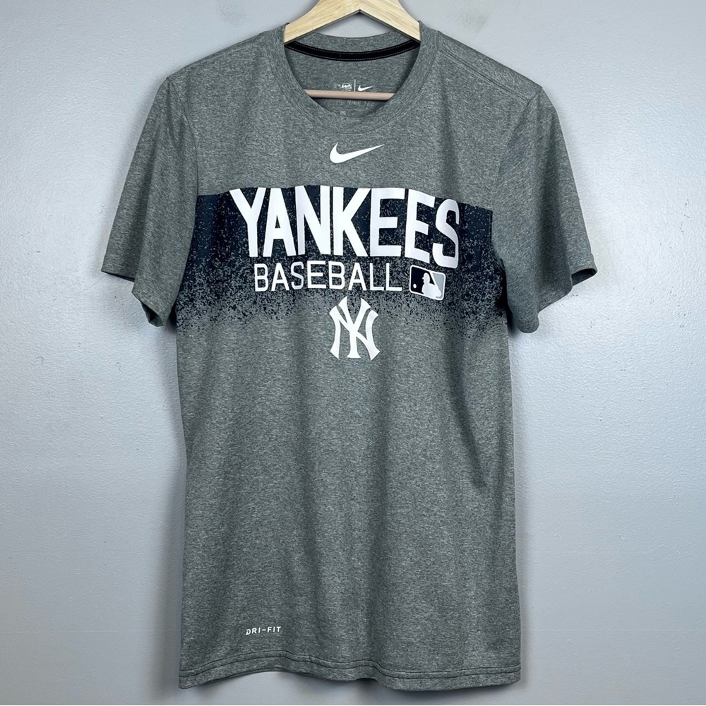 Nike Men's Dri-Fit New York Yankees Baseball Graphic Print Tee Size S Sports MLB
